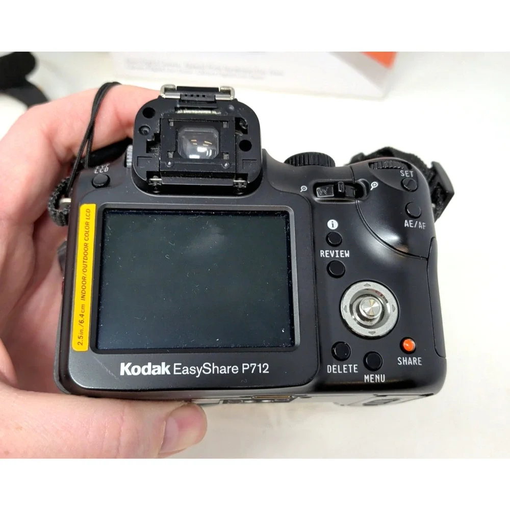Kodak EasyShare P712 Black 7.1MP Digital Camera Battery & Charger Case Box Works